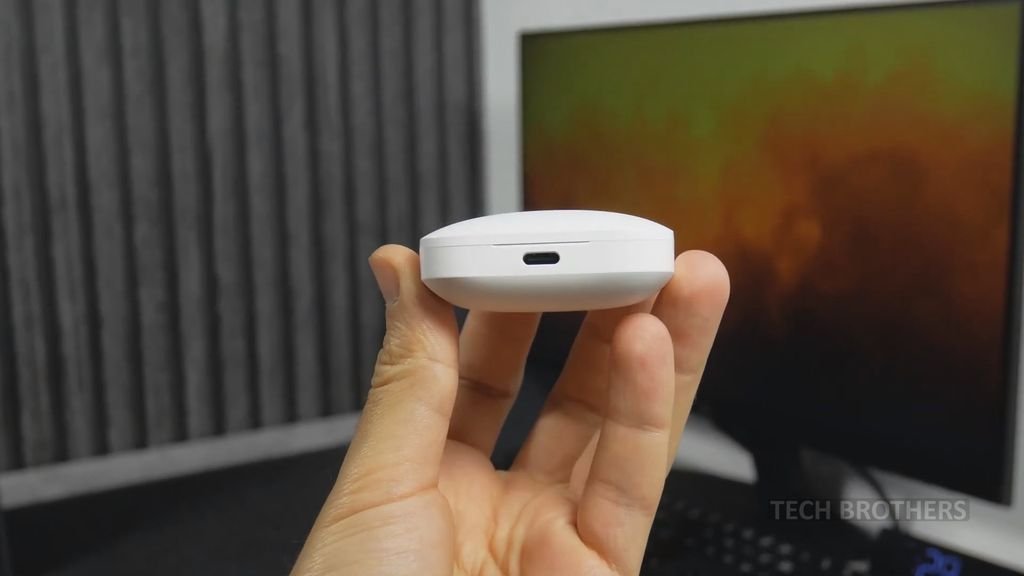 Redmi Buds 6S charging case USB port