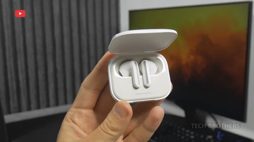 Redmi Buds 6S charging case open lid